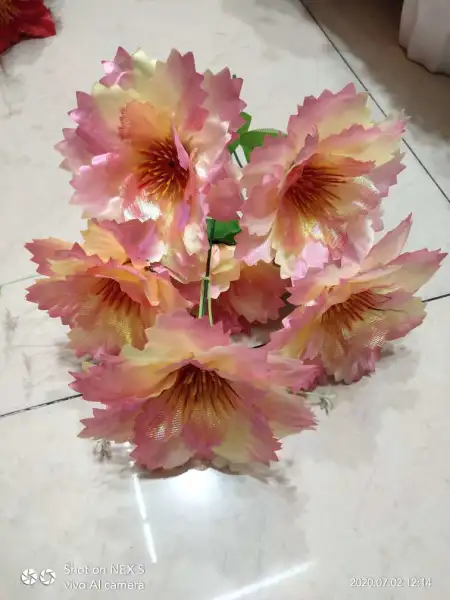 Factory direct sales with favorable prices. High-quality artificial flowers of high, medium and low grades. Various festival bouquets such as Qingming flowers, hand-held bouquets, and 6-head colorful orchids Factory direct sales with favorable prices. High-quality artificial flowers of high, medium and low grades. Various festival bouquets such as Qingming flowers, hand-held bouquets, and 6-head colorful orchids